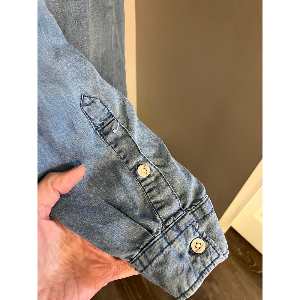 Thread & Supply Long‎ Sleeve Button Front Washed Denim Shirt Womens Size Medium - Picture 3 of 8